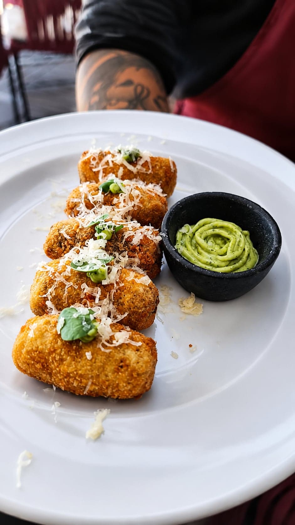 Croquete de Costela com Aioli de Agrião